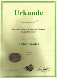 Door de Duitscher Teckelklub onderscheiden met de Bronzener Führernadel